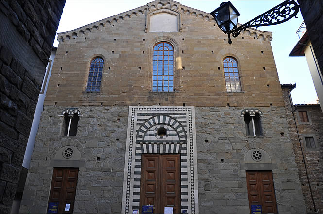 La façade de l'église Santo Stefano