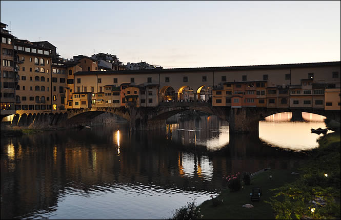 Vue du Ponte Vecchio le soir