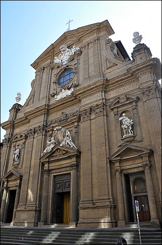 La façade de l'église San Gaetano