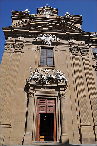 La façade de l'église Saint Philippe Neri de Florence