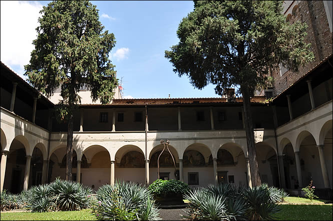 Le cloître de Santa Maria del Carmine