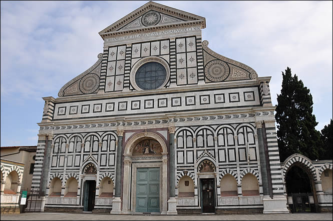 La façade de l'église Santa Maria Novella