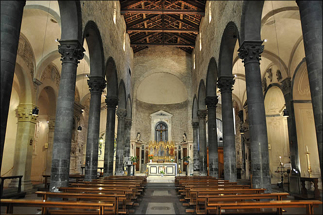 Vue d'ensemble de l'église Santi Apostoli