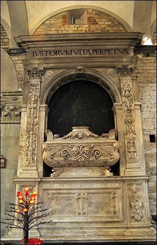 Tombeau de l'église Santi Apostoli