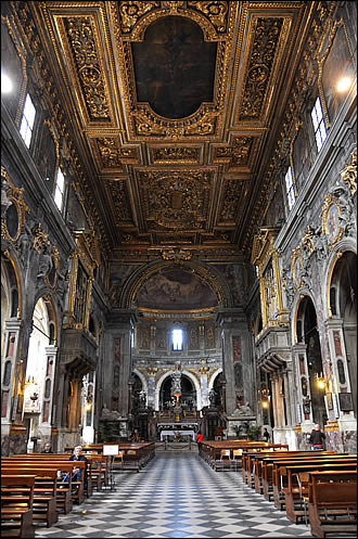 La nef de l'église Santissima Annunziata