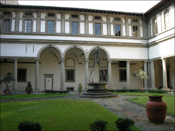 Un cloître de l'église Santo Spirito