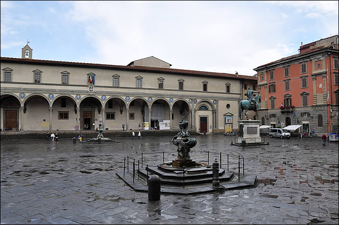 La piazza Santissima Annunziata